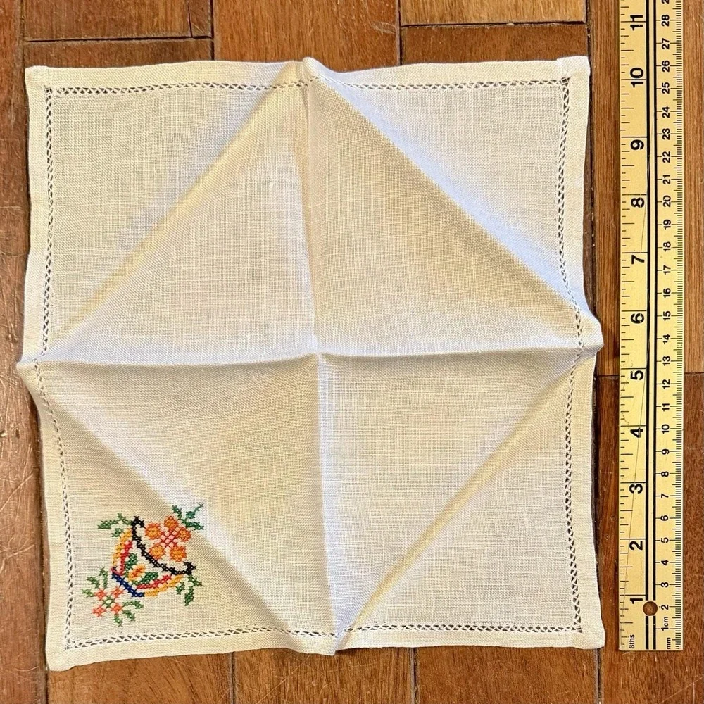 4pc VTG Linen Hand Cross‎ Stitch Floral Tea Party Luncheon Napkins Flowers